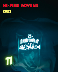 grünes Anniversary-Hi-Fish-T-Shirt im Dunkeln mit Leucht-Logo